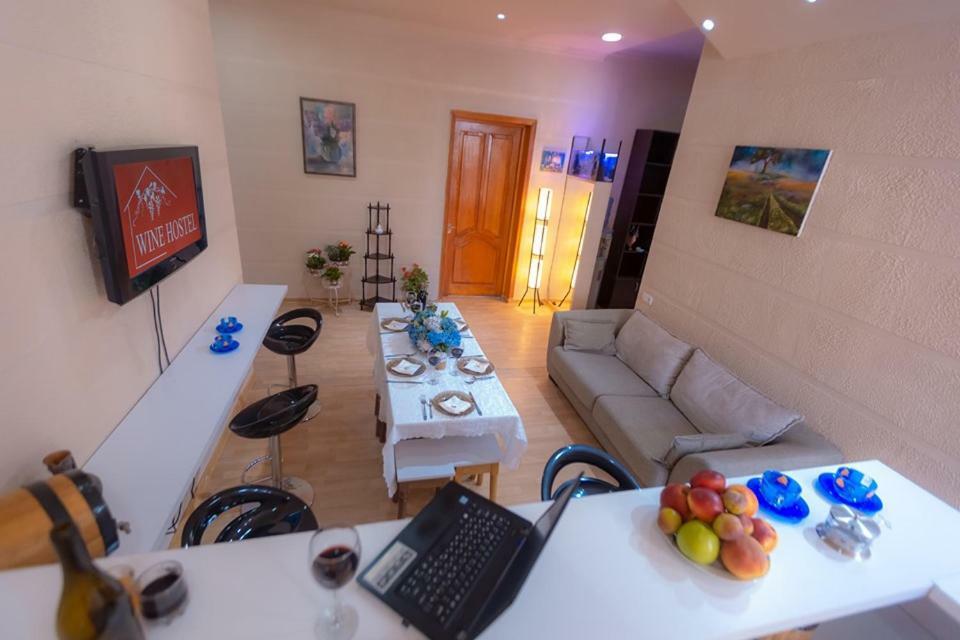 Wine Hostel ティビリシ エクステリア 写真